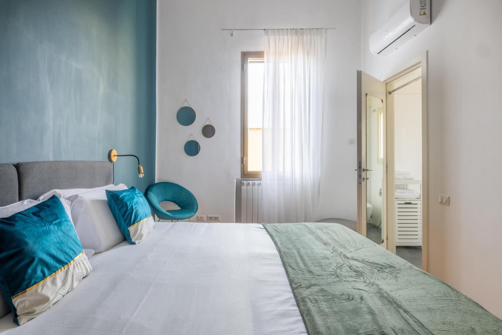 Elegant With Two Bedrooms Apartment Rom