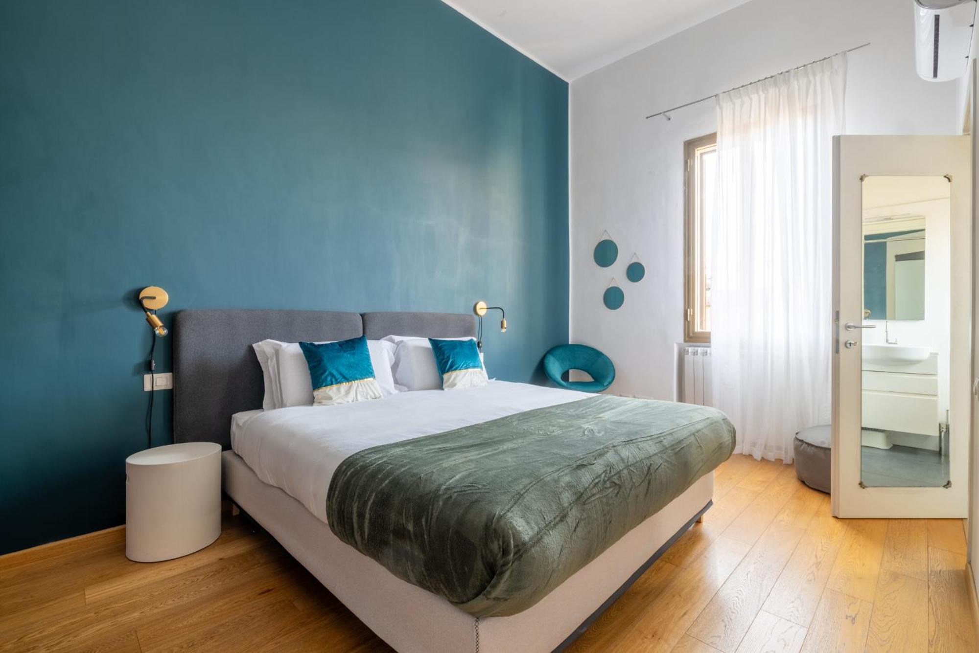 Elegant With Two Bedrooms Apartment Rom